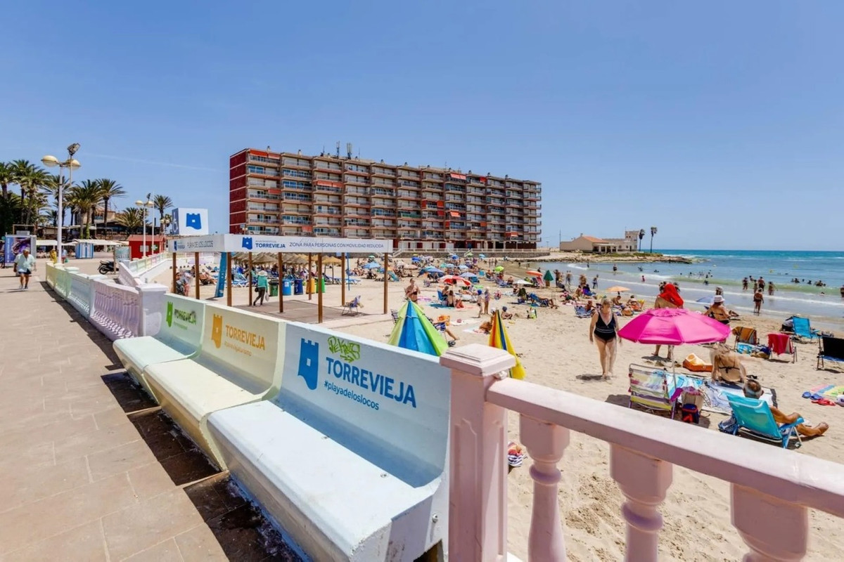 For sale - 3 Bedroom 2 Bathroom Apartment - Penthouse in Torrevieja - Torrevieja Centro  - Alicante