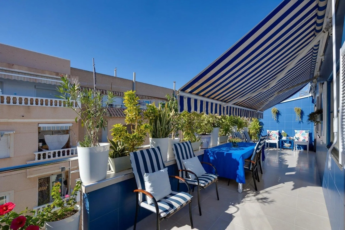 For sale - 3 Bedroom 2 Bathroom Apartment - Penthouse in Torrevieja - Torrevieja Centro  - Alicante