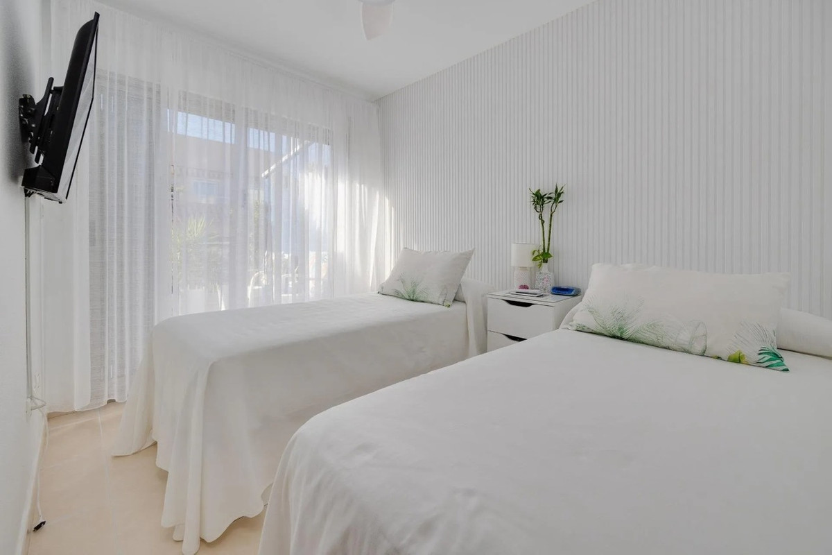 For sale - 3 Bedroom 2 Bathroom Apartment - Penthouse in Torrevieja - Torrevieja Centro  - Alicante