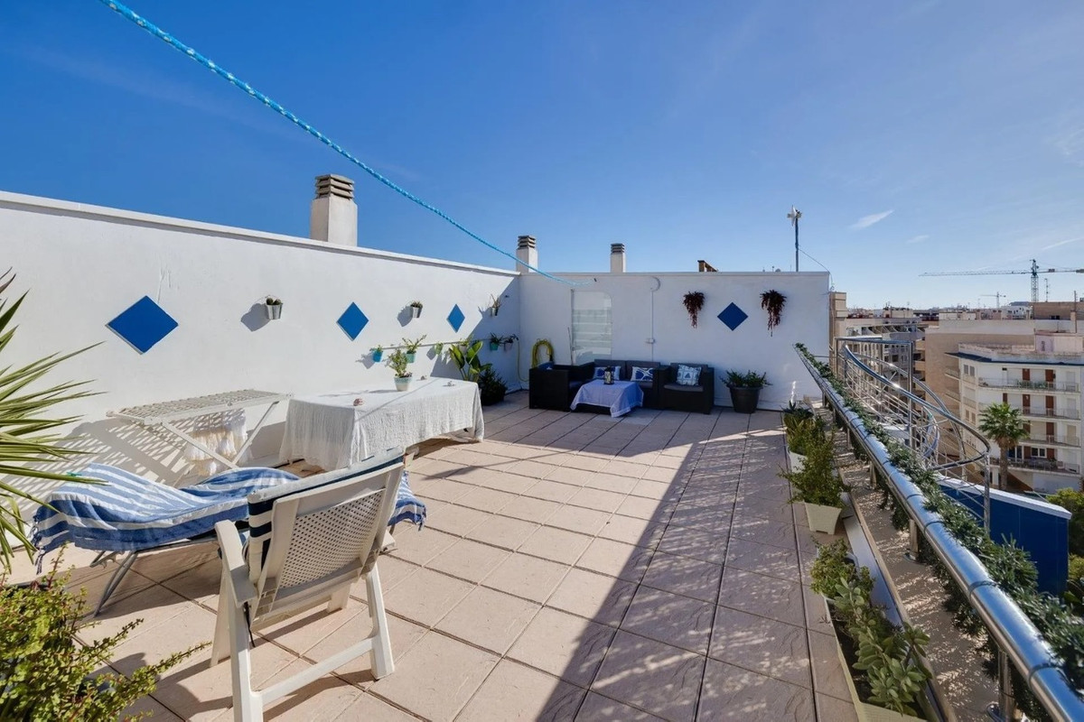 For sale - 3 Bedroom 2 Bathroom Apartment - Penthouse in Torrevieja - Torrevieja Centro  - Alicante