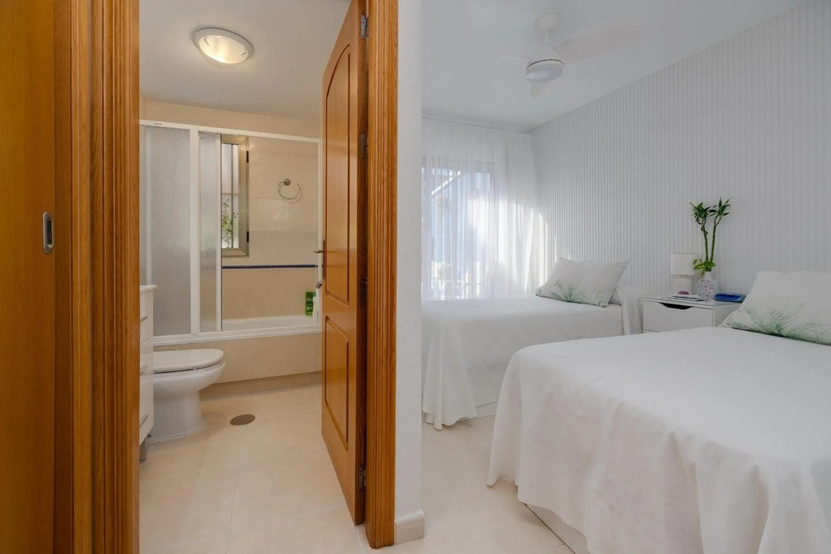 For sale - 3 Bedroom 2 Bathroom Apartment - Penthouse in Torrevieja - Torrevieja Centro  - Alicante