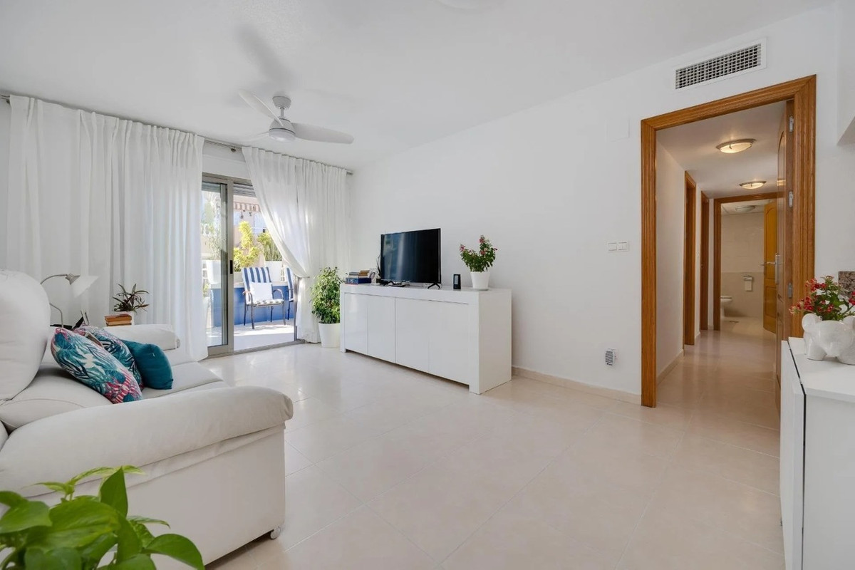 For sale - 3 Bedroom 2 Bathroom Apartment - Penthouse in Torrevieja - Torrevieja Centro  - Alicante