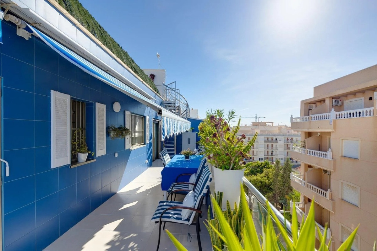 For sale - 3 Bedroom 2 Bathroom Apartment - Penthouse in Torrevieja - Torrevieja Centro  - Alicante