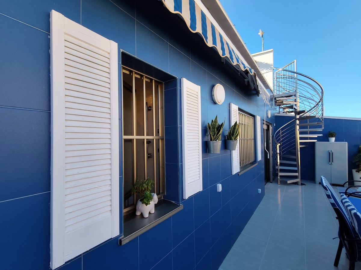 For sale - 3 Bedroom 2 Bathroom Apartment - Penthouse in Torrevieja - Torrevieja Centro  - Alicante