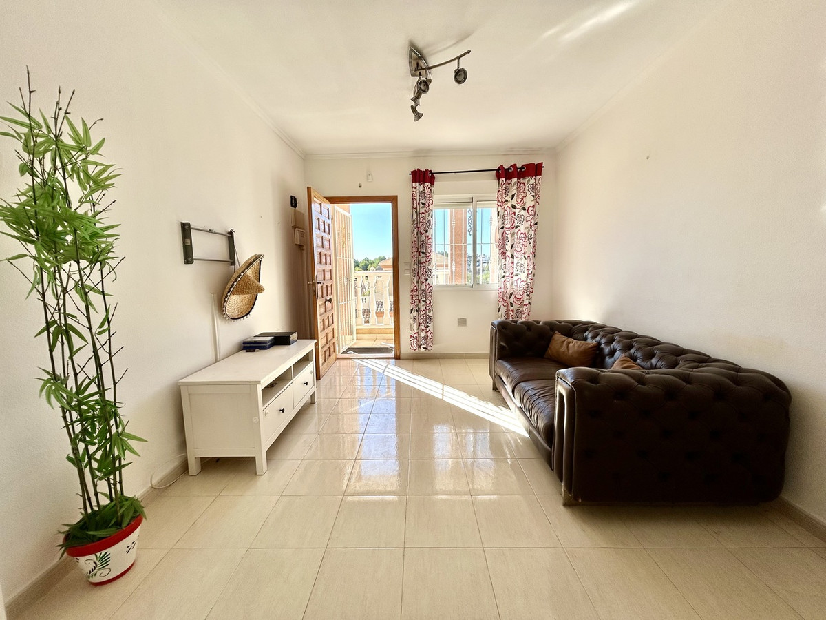 For sale - 2 Bedroom 1 Bathroom Penthouse Apartment in Villamartin - Villamartin  - Alicante