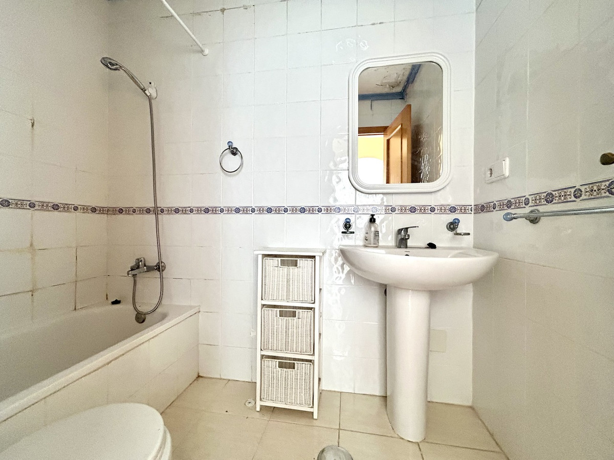 For sale - 2 Bedroom 1 Bathroom Penthouse Apartment in Villamartin - Villamartin  - Alicante