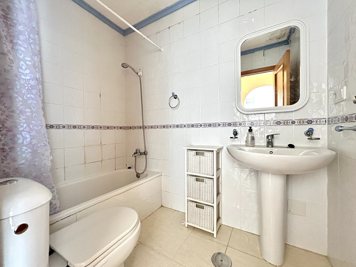 For sale - 2 Bedroom 1 Bathroom Penthouse Apartment in Villamartin - Villamartin  - Alicante