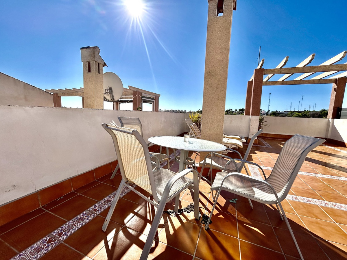 For sale - 2 Bedroom 1 Bathroom Penthouse Apartment in Villamartin - Villamartin  - Alicante