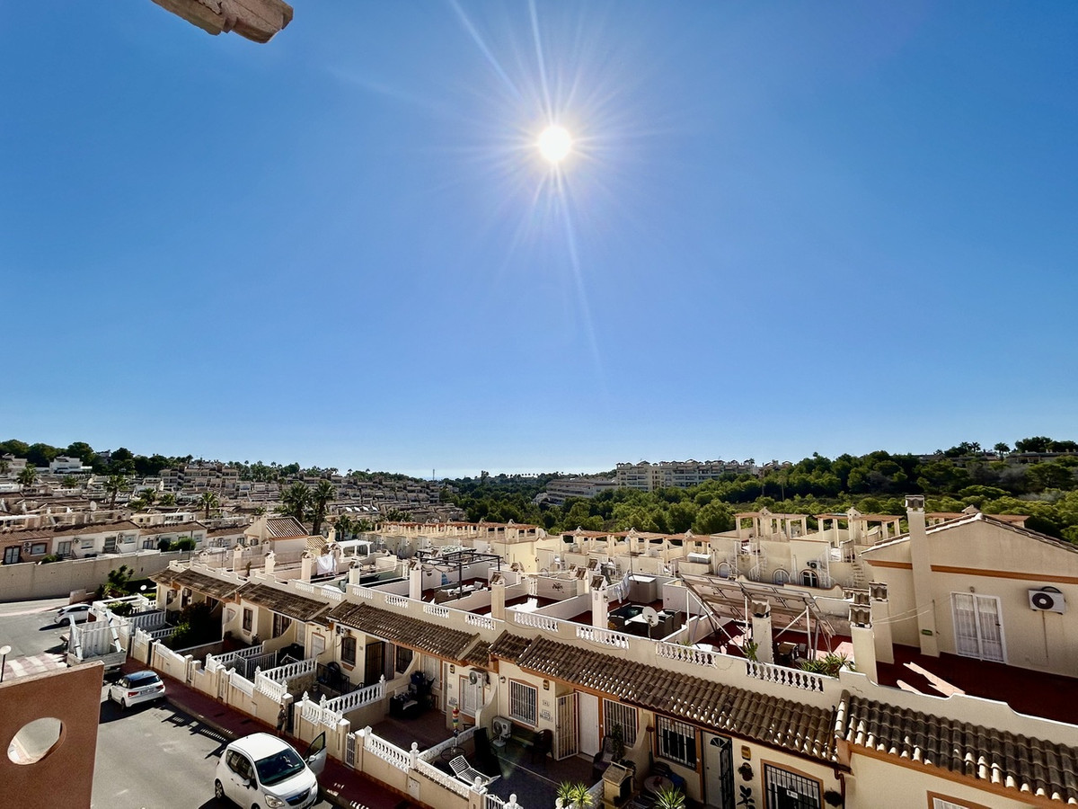 For sale - 2 Bedroom 1 Bathroom Penthouse Apartment in Villamartin - Villamartin  - Alicante