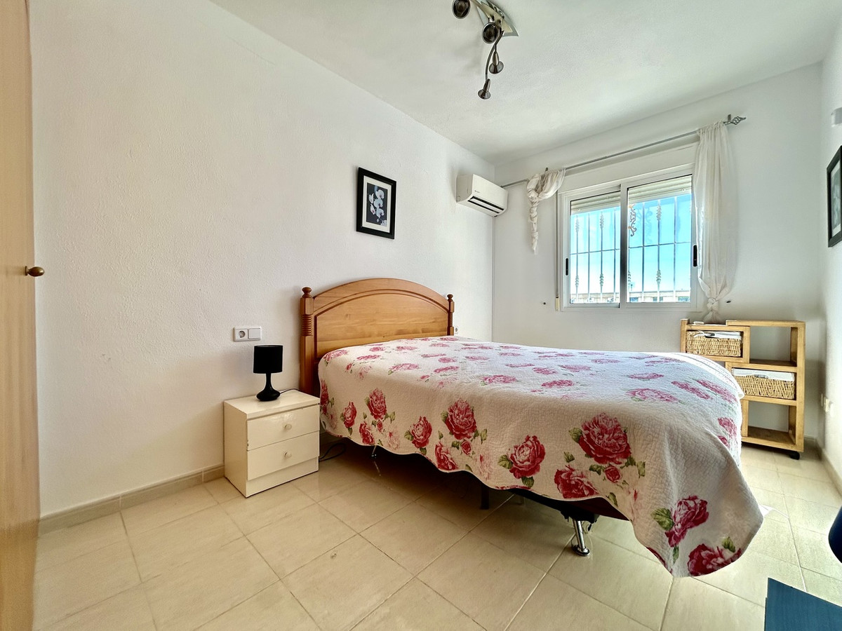 For sale - 2 Bedroom 1 Bathroom Penthouse Apartment in Villamartin - Villamartin  - Alicante