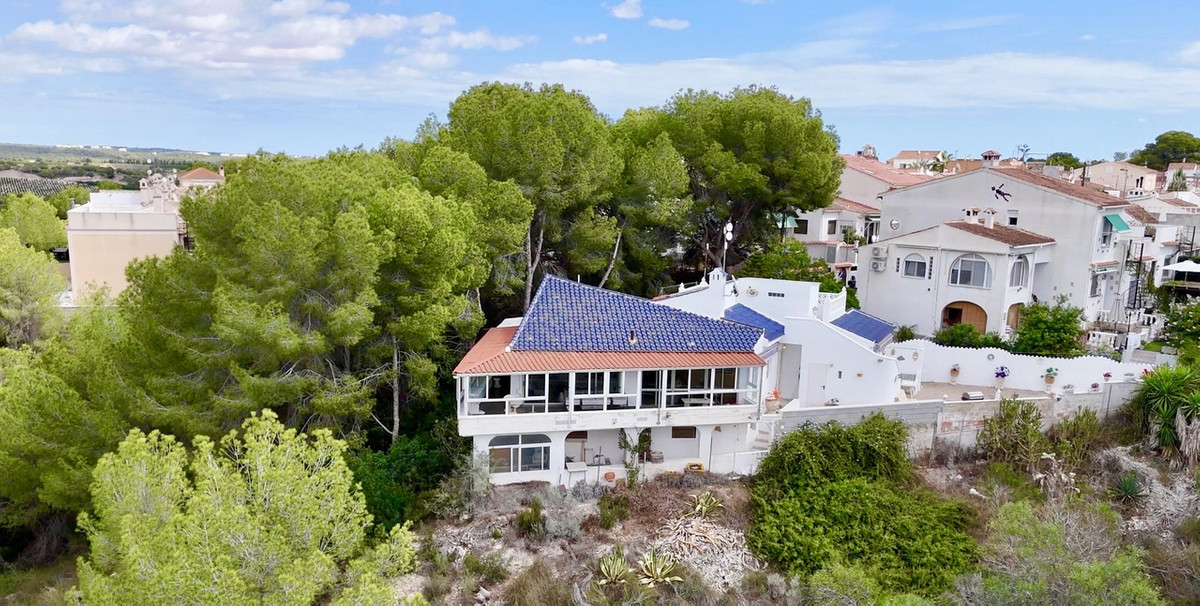 For sale - 3 Bedroom 3 Bathroom House - Detached Villa in Pilar de la Horadada - Pinar de Campoverde  - Alicante