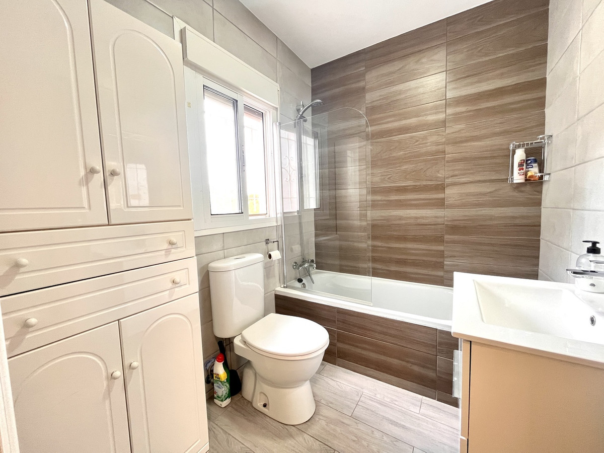 For sale - 3 Bedroom 3 Bathroom House - Detached Villa in Pilar de la Horadada - Pinar de Campoverde  - Alicante