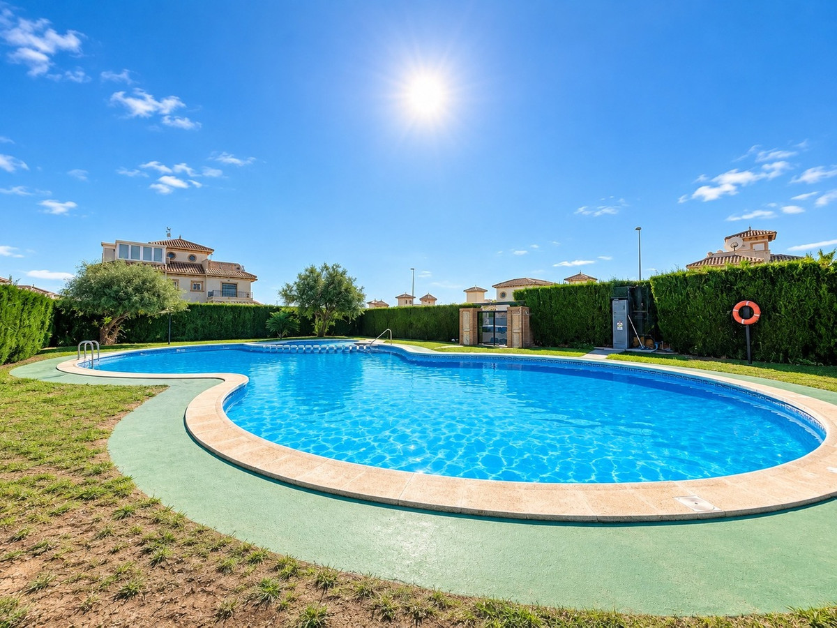 For sale - 3 Bedroom 3 Bathroom House - Townhouse in Orihuela - La Zenia  - Alicante