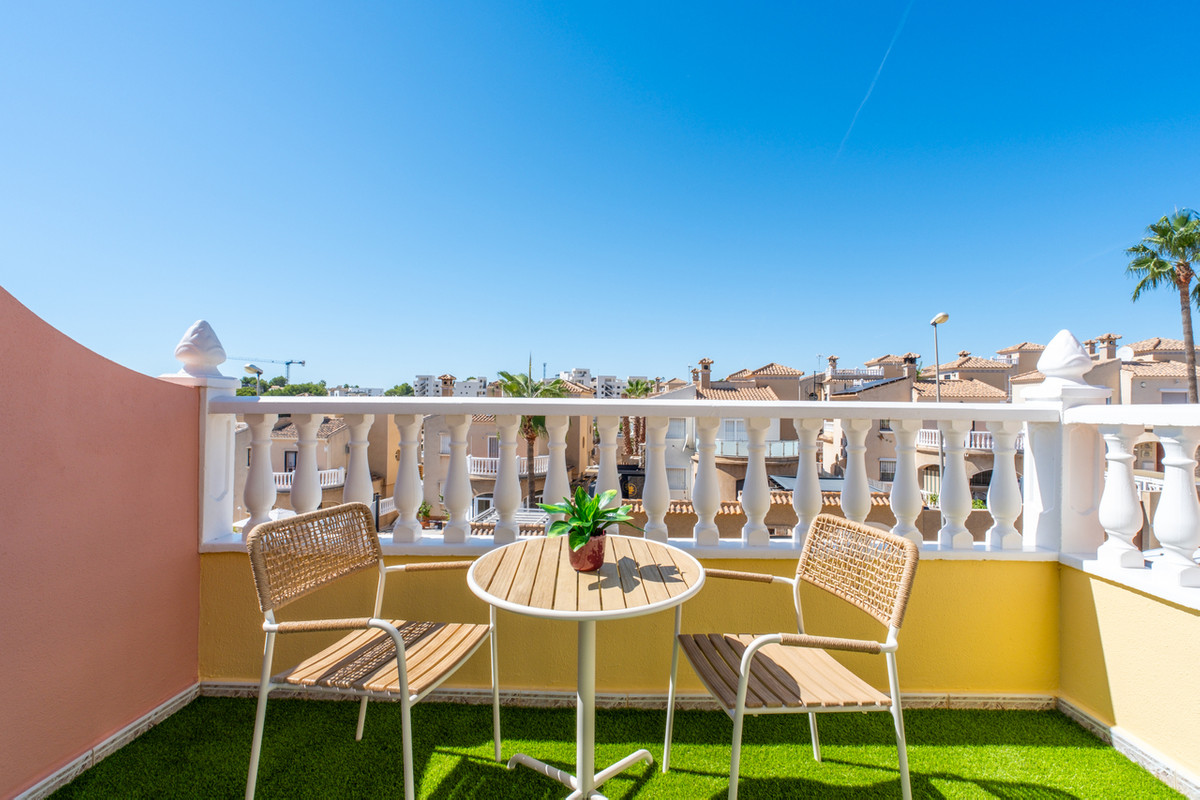 For sale - 2 Bedroom 2 Bathroom House - Townhouse in Orihuela - Villamartin  - Alicante