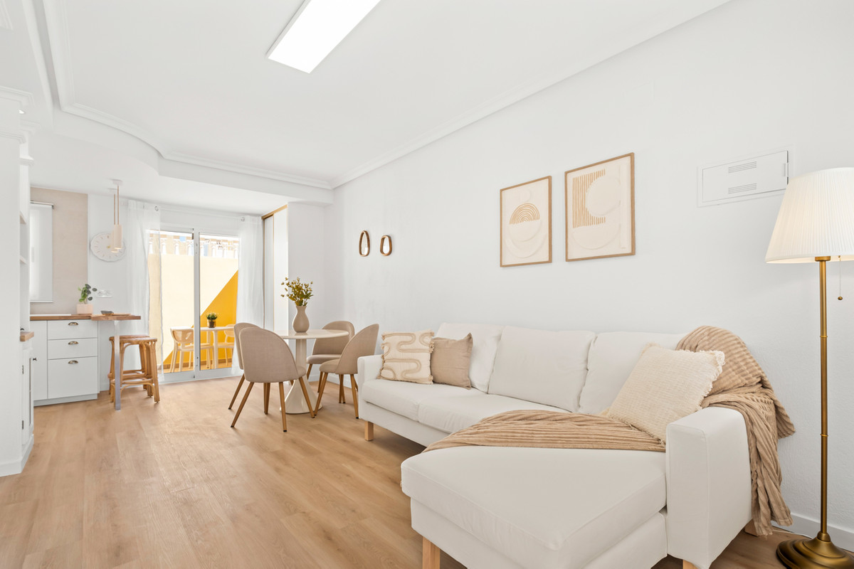 For sale - 2 Bedroom 2 Bathroom House - Townhouse in Orihuela - Villamartin  - Alicante