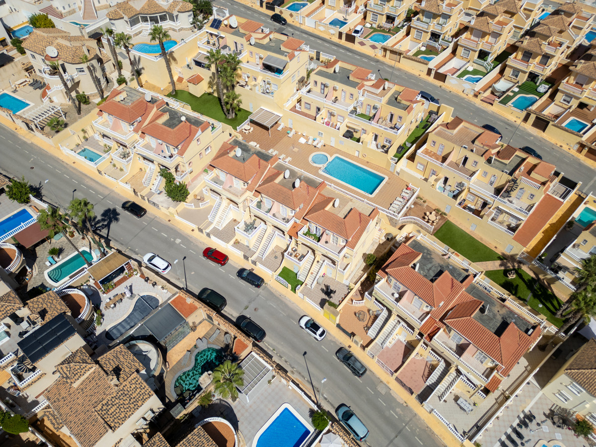 For sale - 2 Bedroom 2 Bathroom House - Townhouse in Orihuela - Villamartin  - Alicante