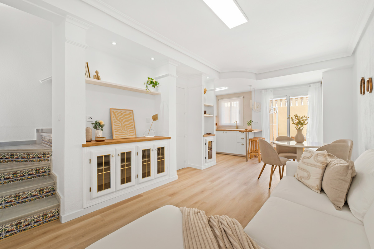 For sale - 2 Bedroom 2 Bathroom House - Townhouse in Orihuela - Villamartin  - Alicante