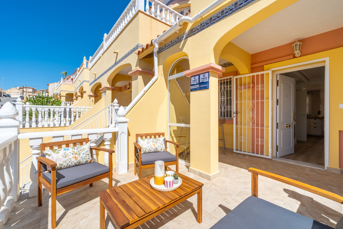For sale - 2 Bedroom 2 Bathroom House - Townhouse in Orihuela - Villamartin  - Alicante