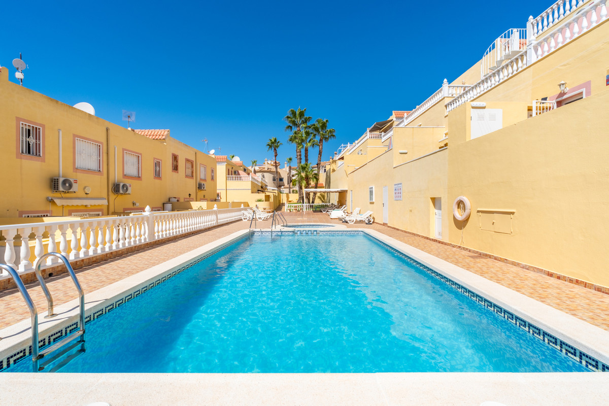 For sale - 2 Bedroom 2 Bathroom House - Townhouse in Orihuela - Villamartin  - Alicante