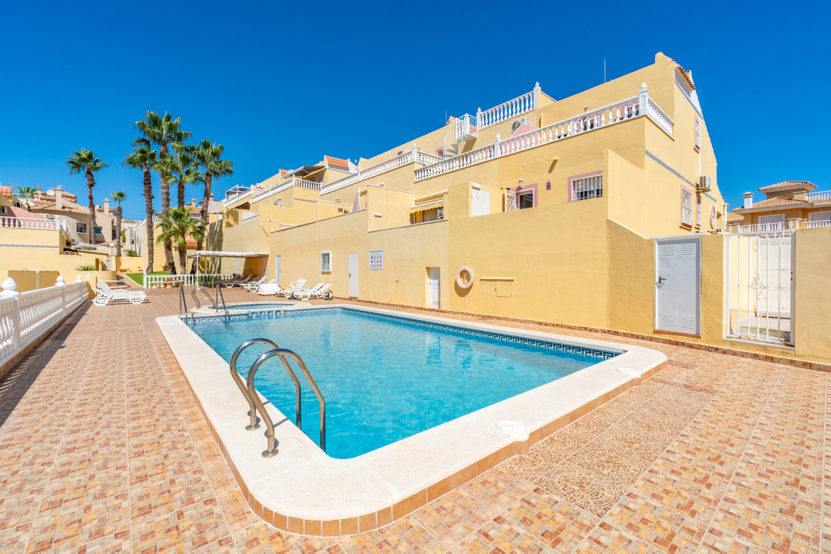 For sale - 2 Bedroom 2 Bathroom House - Townhouse in Orihuela - Villamartin  - Alicante