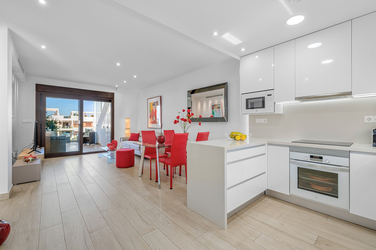 For sale - 2 Bedroom 2 Bathroom Apartment - Penthouse in Torrevieja - Torrevieja Centro  - Alicante