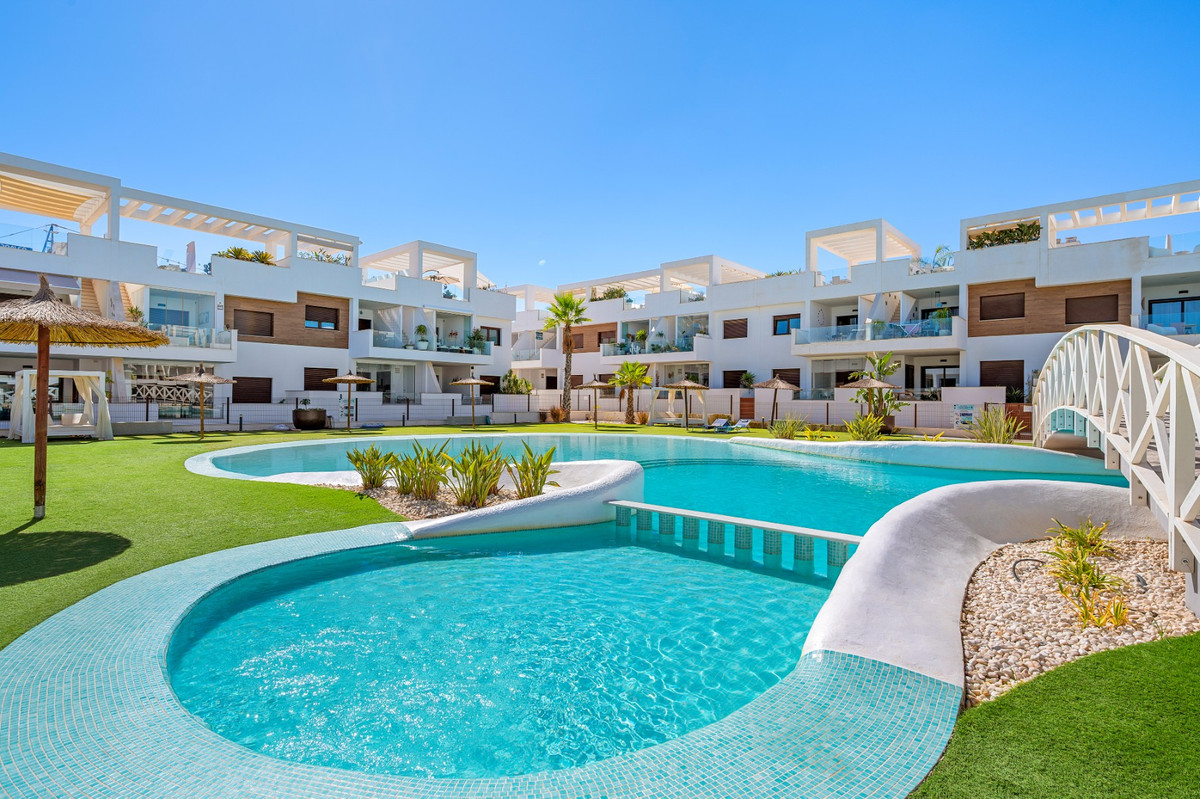 For sale - 2 Bedroom 2 Bathroom Apartment - Penthouse in Torrevieja - Torrevieja Centro  - Alicante