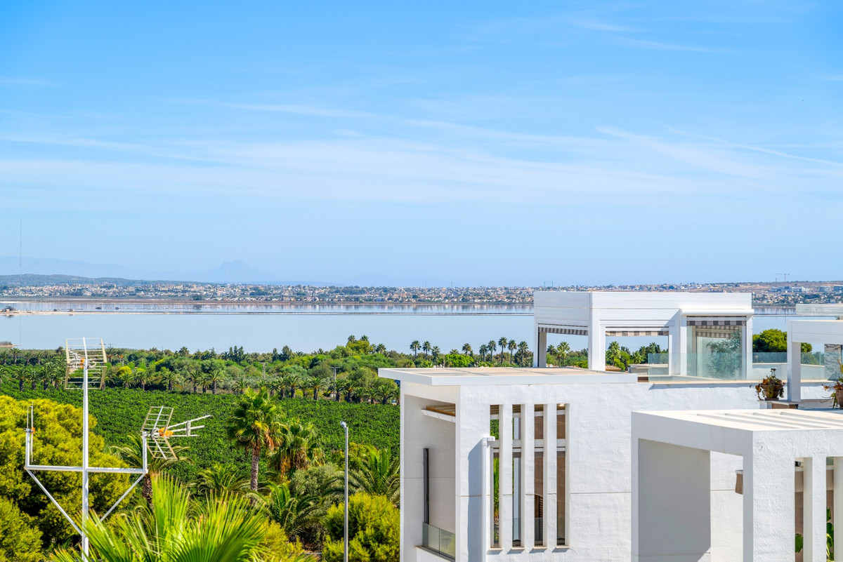 For sale - 2 Bedroom 2 Bathroom Apartment - Penthouse in Torrevieja - Torrevieja Centro  - Alicante
