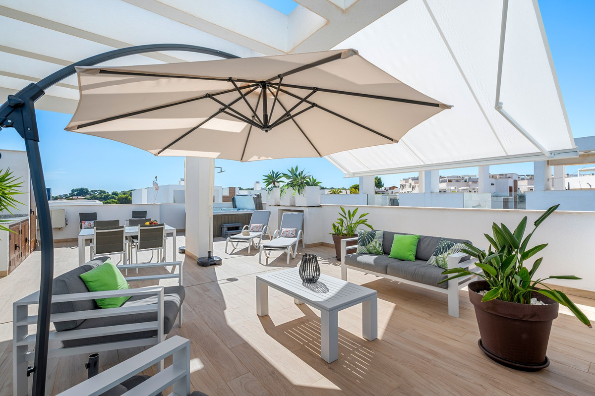 For sale - 2 Bedroom 2 Bathroom Apartment - Penthouse in Torrevieja - Torrevieja Centro  - Alicante