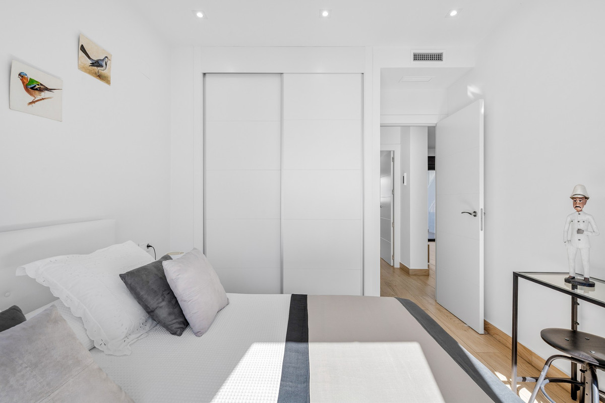 For sale - 2 Bedroom 2 Bathroom Apartment - Penthouse in Torrevieja - Torrevieja Centro  - Alicante