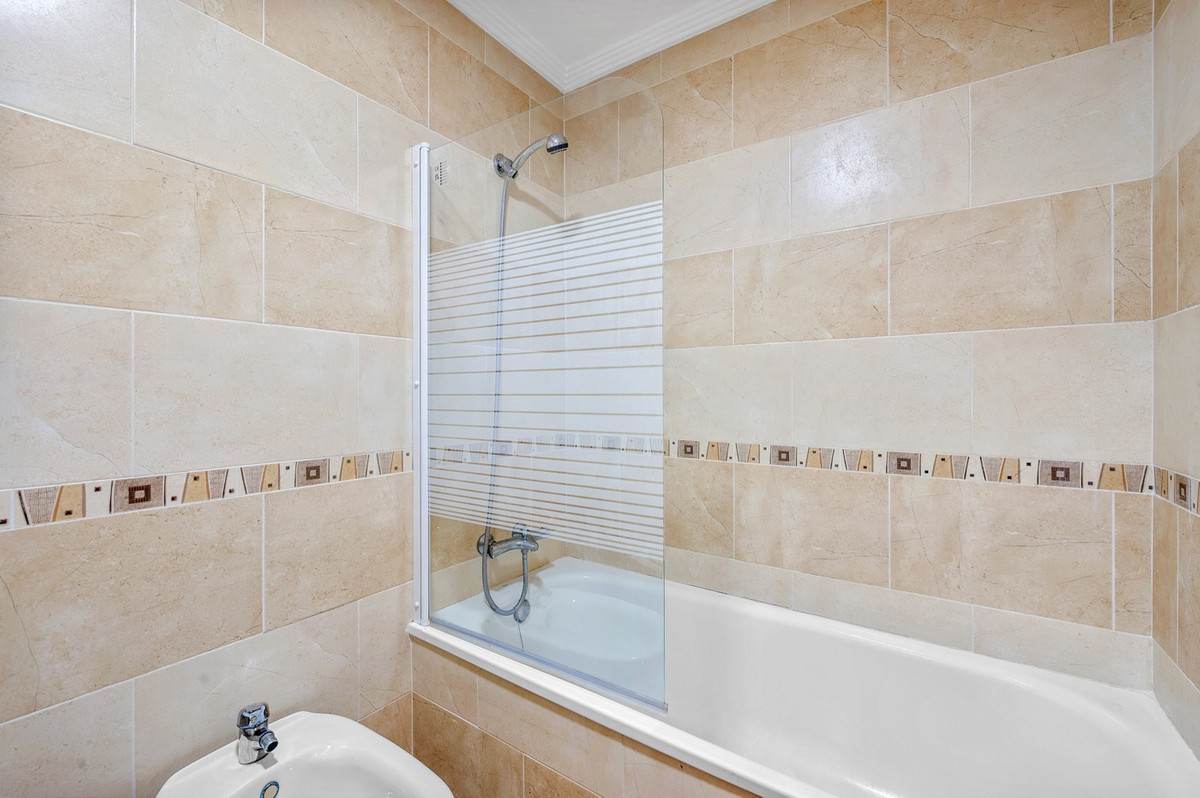 For sale - 3 Bedroom 2 Bathroom Apartment - Middle Floor Apartment in Orihuela - Orihuela Costa  - Alicante
