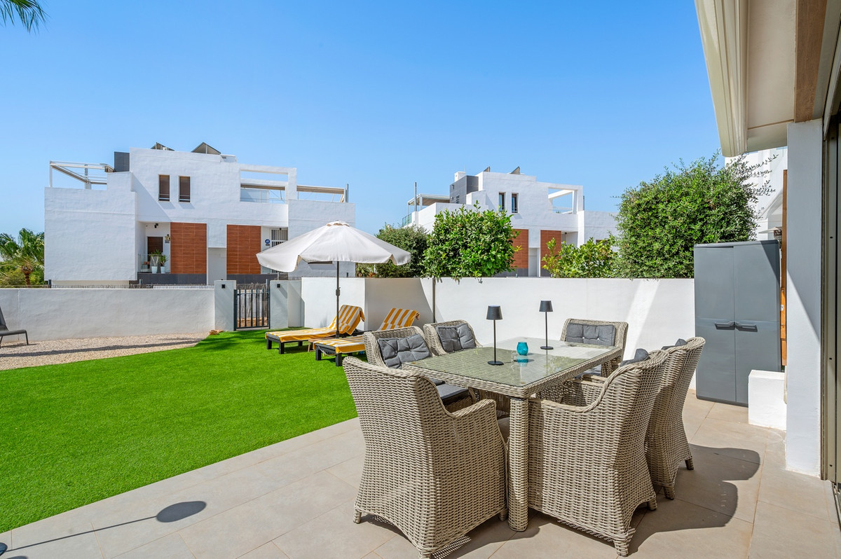 For sale - 3 Bedroom 3 Bathroom House - Detached Villa in Orihuela - Villamartin  - Alicante