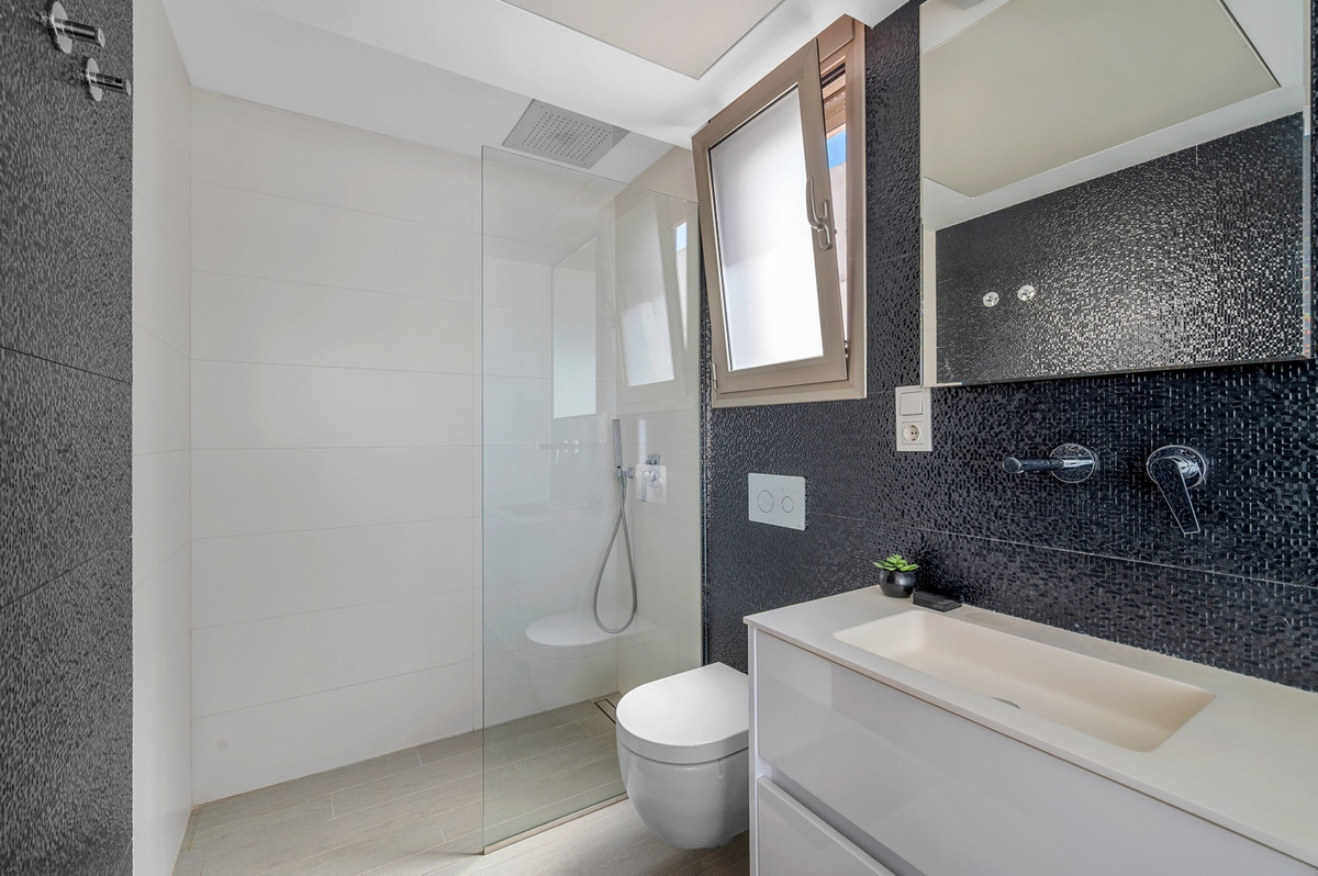 For sale - 3 Bedroom 3 Bathroom House - Detached Villa in Orihuela - Villamartin  - Alicante