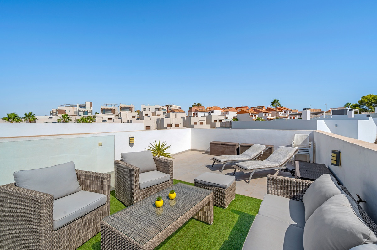 For sale - 3 Bedroom 3 Bathroom House - Detached Villa in Orihuela - Villamartin  - Alicante