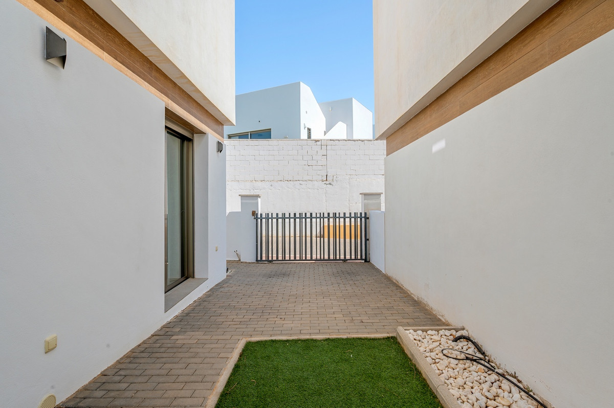 For sale - 3 Bedroom 3 Bathroom House - Detached Villa in Orihuela - Villamartin  - Alicante