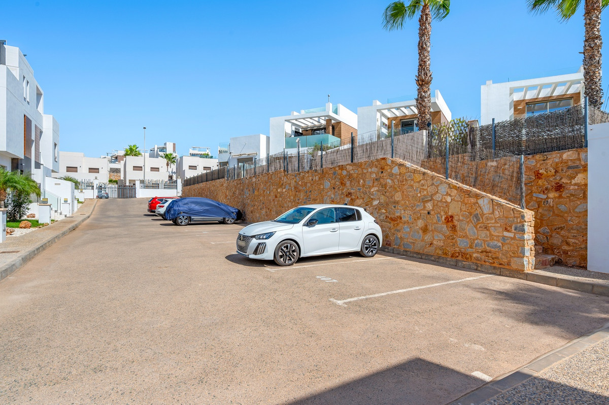 For sale - 3 Bedroom 3 Bathroom House - Detached Villa in Orihuela - Villamartin  - Alicante