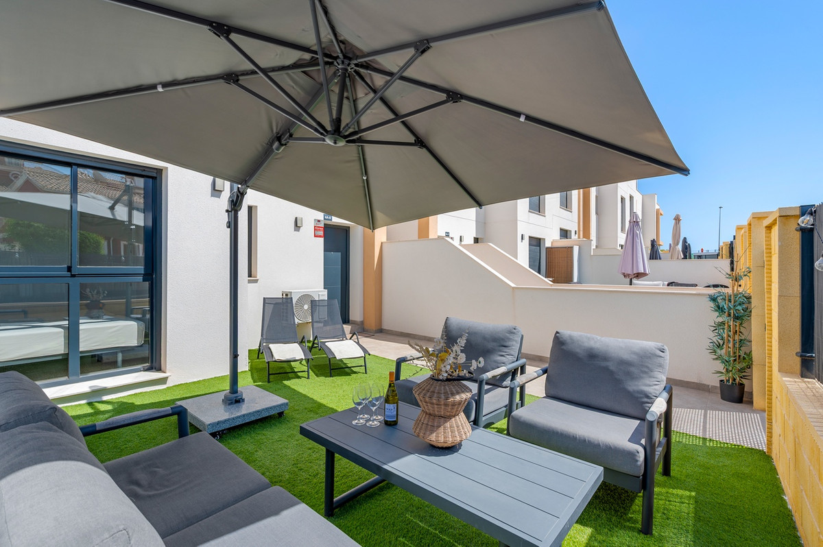 For sale - 2 Bedroom 2 Bathroom Apartment - Ground Floor Apartment in Orihuela - Villamartin  - Alicante