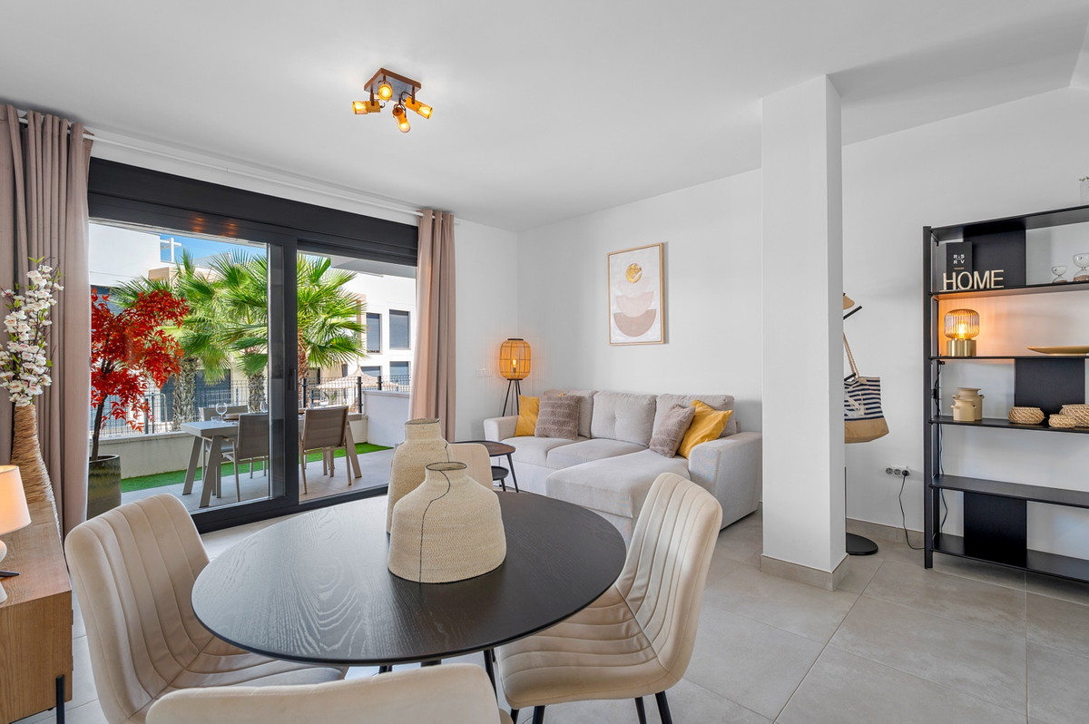 For sale - 2 Bedroom 2 Bathroom Apartment - Ground Floor Apartment in Orihuela - Villamartin  - Alicante