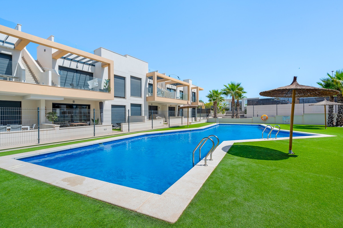 For sale - 2 Bedroom 2 Bathroom Apartment - Ground Floor Apartment in Orihuela - Villamartin  - Alicante