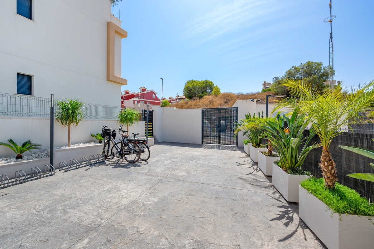 For sale - 2 Bedroom 2 Bathroom Apartment - Ground Floor Apartment in Orihuela - Villamartin  - Alicante