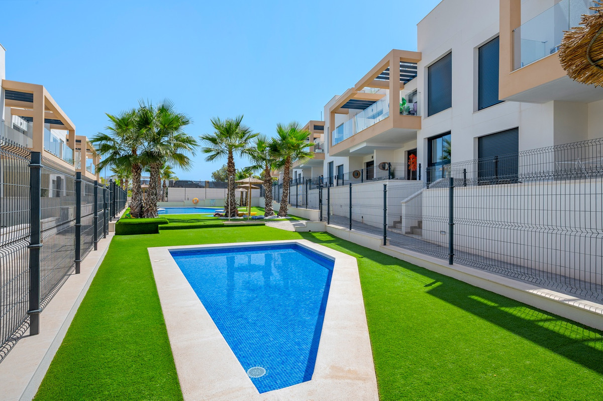 For sale - 2 Bedroom 2 Bathroom Apartment - Ground Floor Apartment in Orihuela - Villamartin  - Alicante