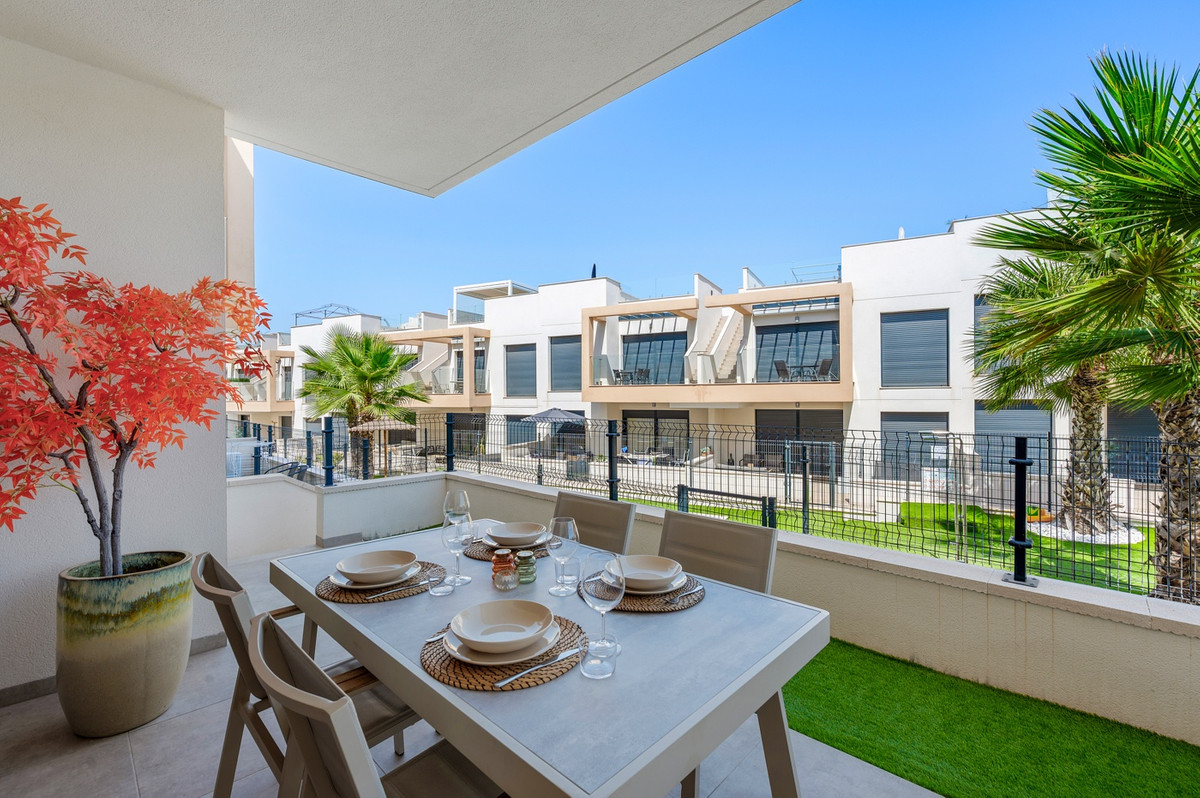 For sale - 2 Bedroom 2 Bathroom Apartment - Ground Floor Apartment in Orihuela - Villamartin  - Alicante