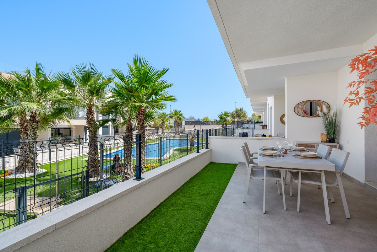 For sale - 2 Bedroom 2 Bathroom Apartment - Ground Floor Apartment in Orihuela - Villamartin  - Alicante