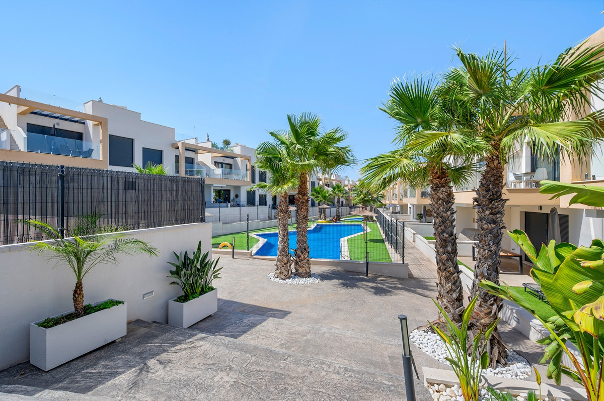For sale - 2 Bedroom 2 Bathroom Apartment - Ground Floor Apartment in Orihuela - Villamartin  - Alicante