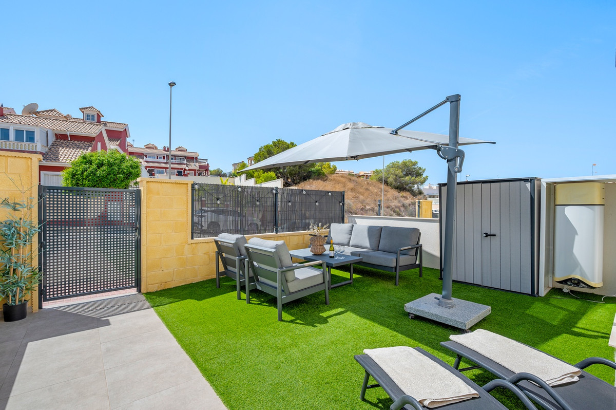 For sale - 2 Bedroom 2 Bathroom Apartment - Ground Floor Apartment in Orihuela - Villamartin  - Alicante