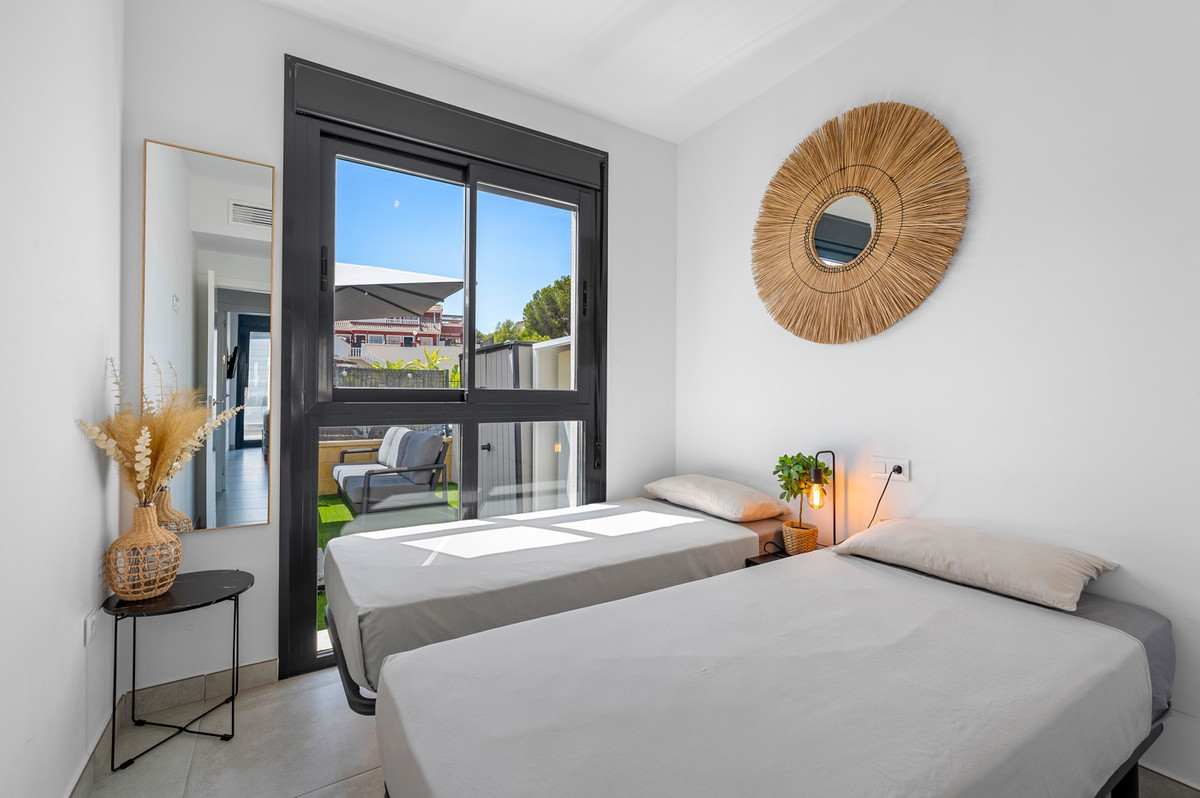 For sale - 2 Bedroom 2 Bathroom Apartment - Ground Floor Apartment in Orihuela - Villamartin  - Alicante