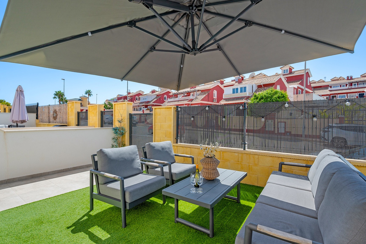 For sale - 2 Bedroom 2 Bathroom Apartment - Ground Floor Apartment in Orihuela - Villamartin  - Alicante