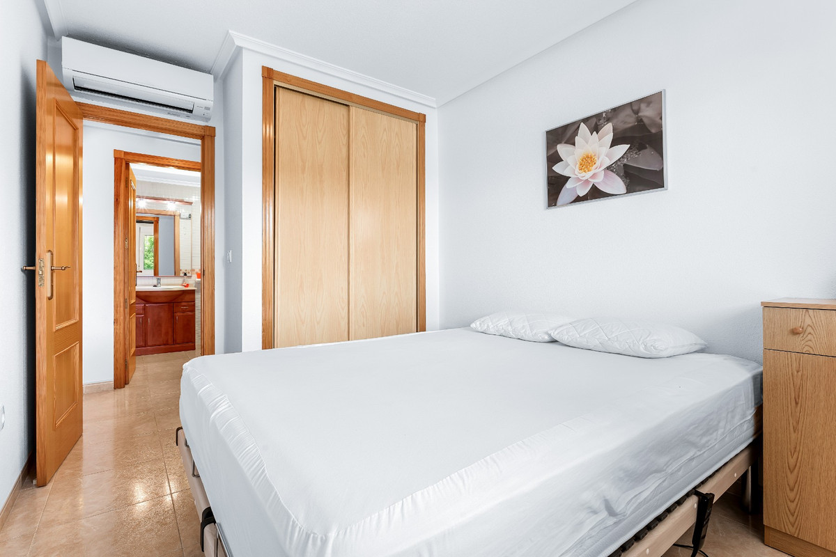 For sale - 2 Bedroom 2 Bathroom Apartment - Middle Floor Apartment in Orihuela - Playa Flamenca  - Alicante