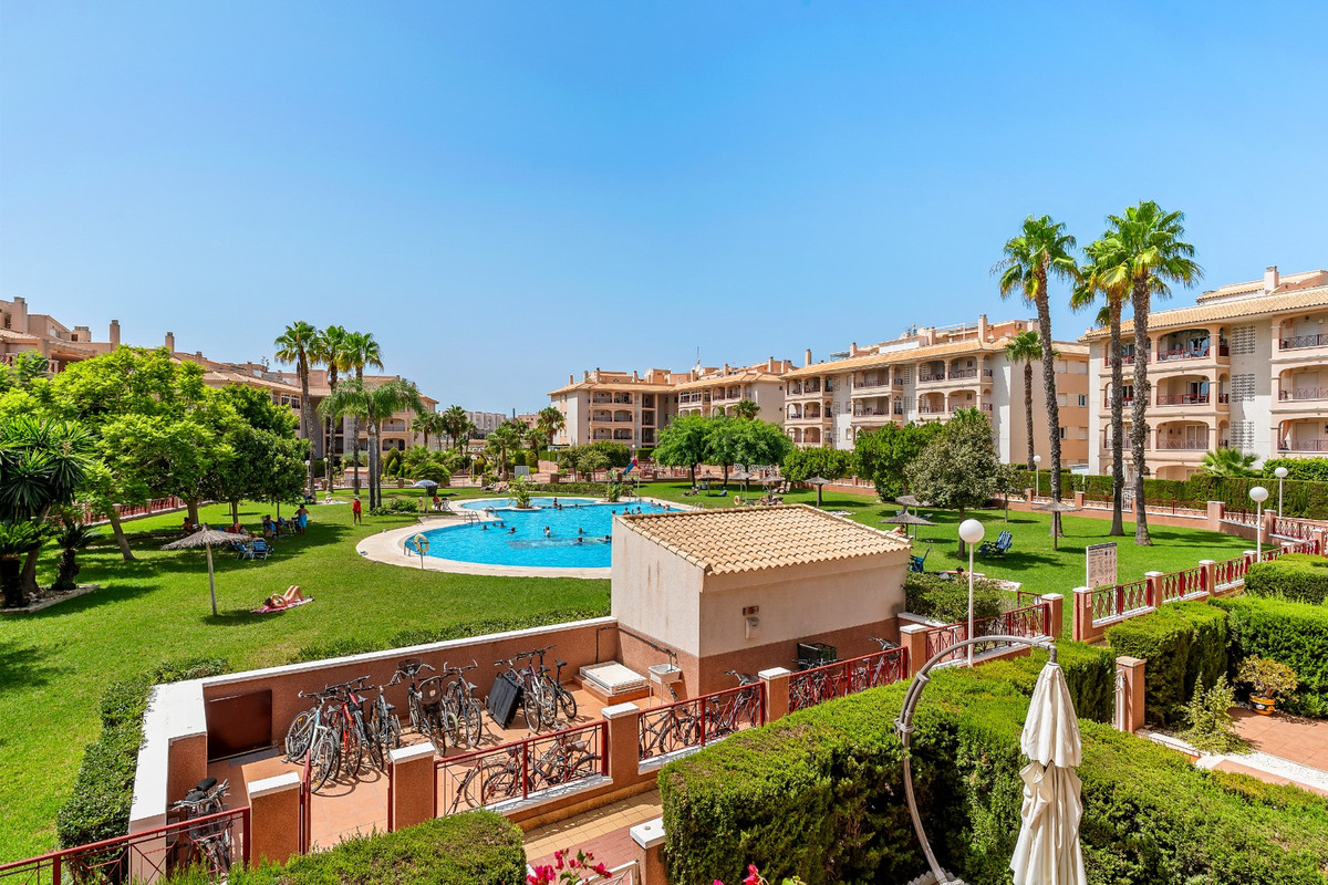 For sale - 2 Bedroom 2 Bathroom Apartment - Middle Floor Apartment in Orihuela - Playa Flamenca  - Alicante