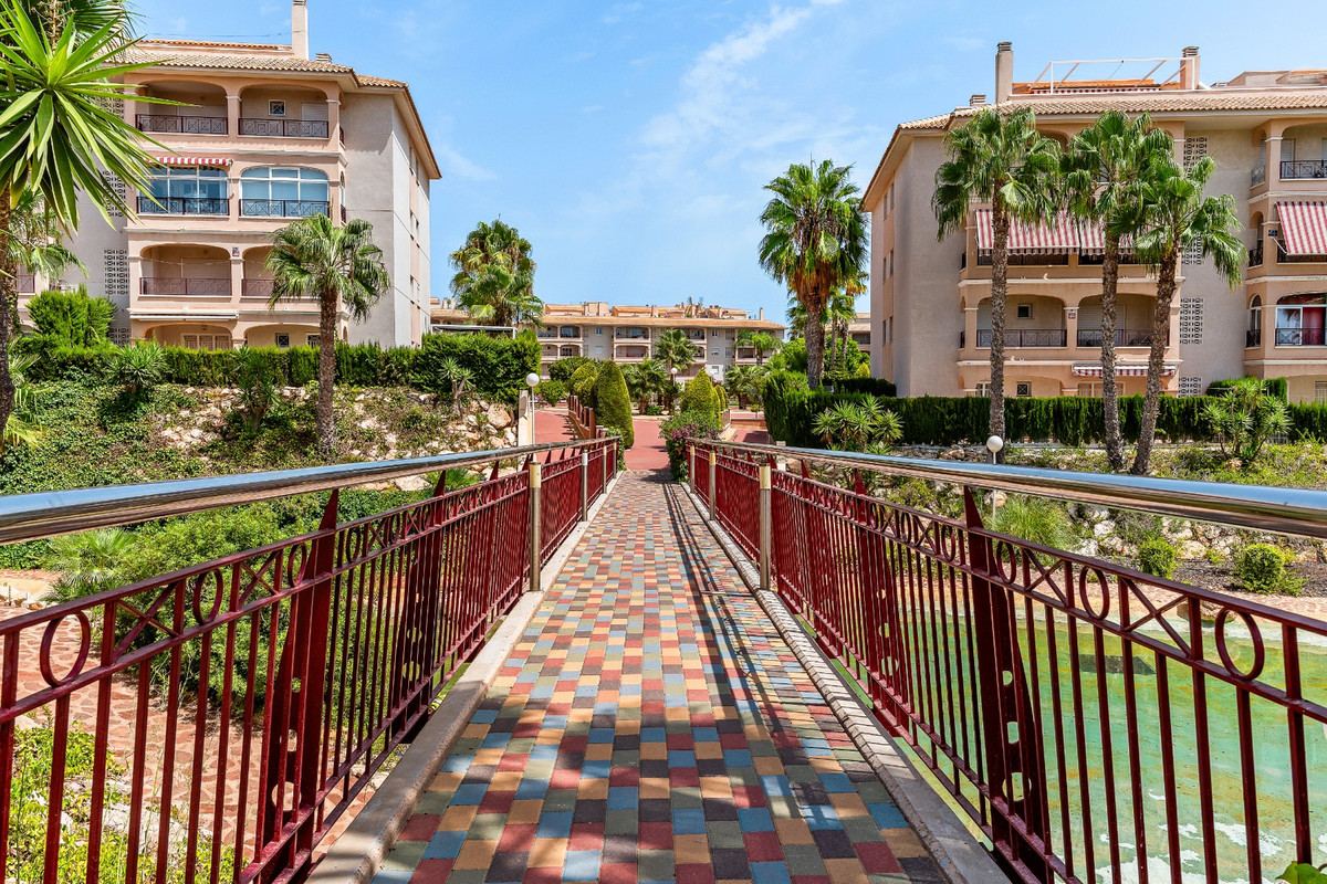 For sale - 2 Bedroom 2 Bathroom Apartment - Middle Floor Apartment in Orihuela - Playa Flamenca  - Alicante