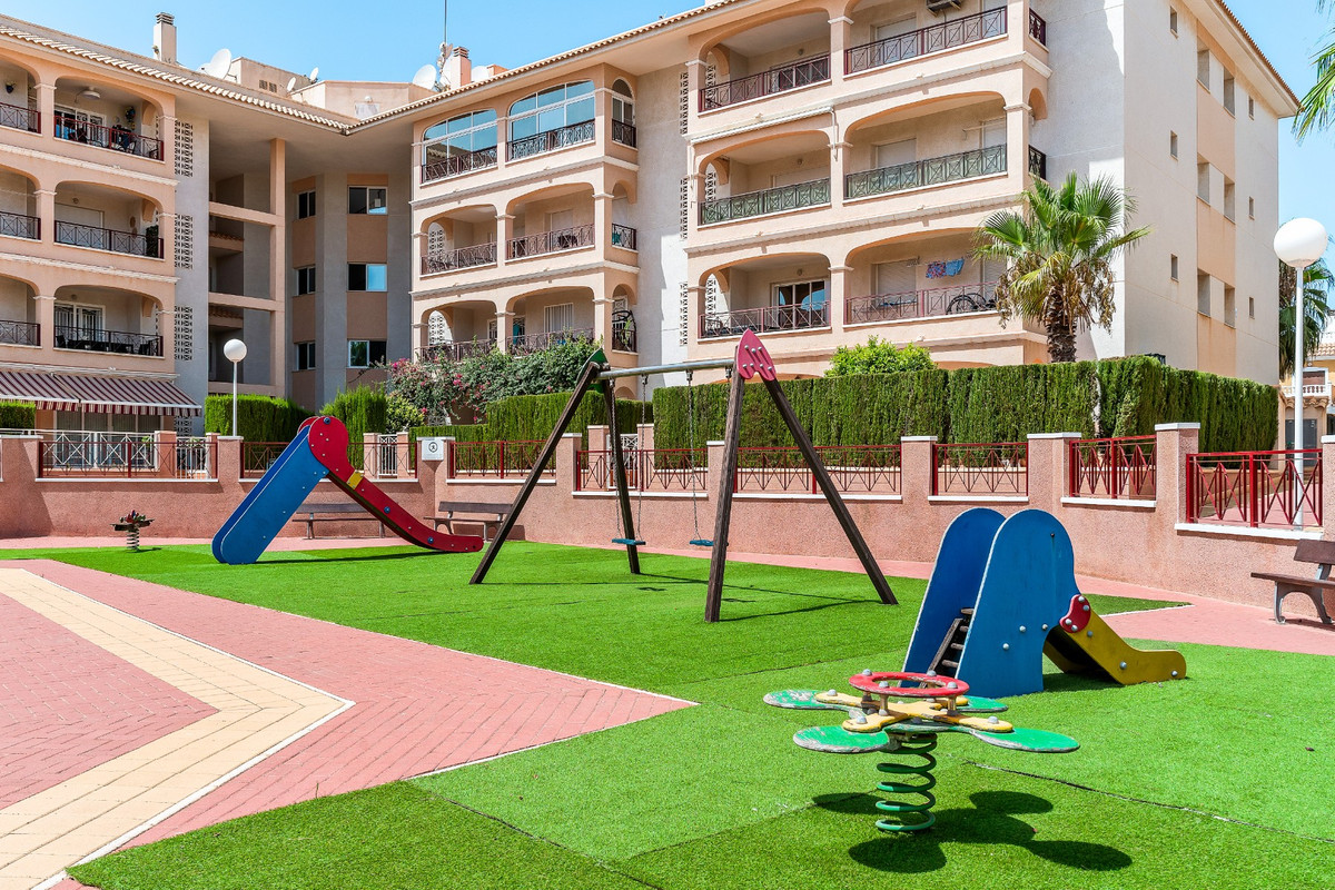 For sale - 2 Bedroom 2 Bathroom Apartment - Middle Floor Apartment in Orihuela - Playa Flamenca  - Alicante